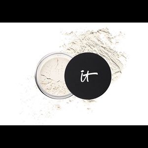 IT cosmetics poreless finish powder